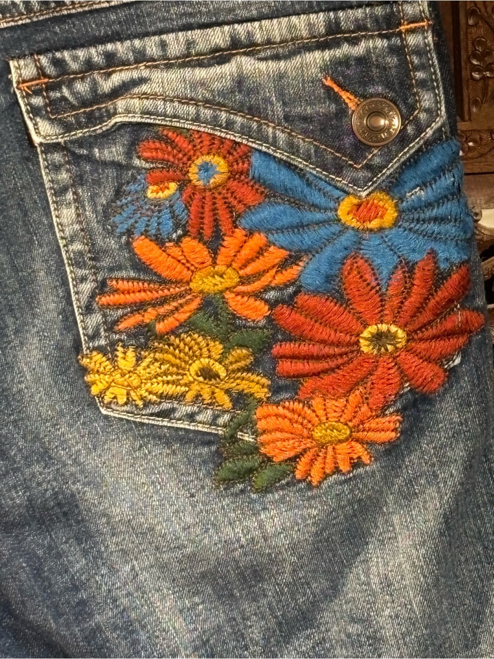 Venezia Blue Denim capris with Embroidered Floral Pocket